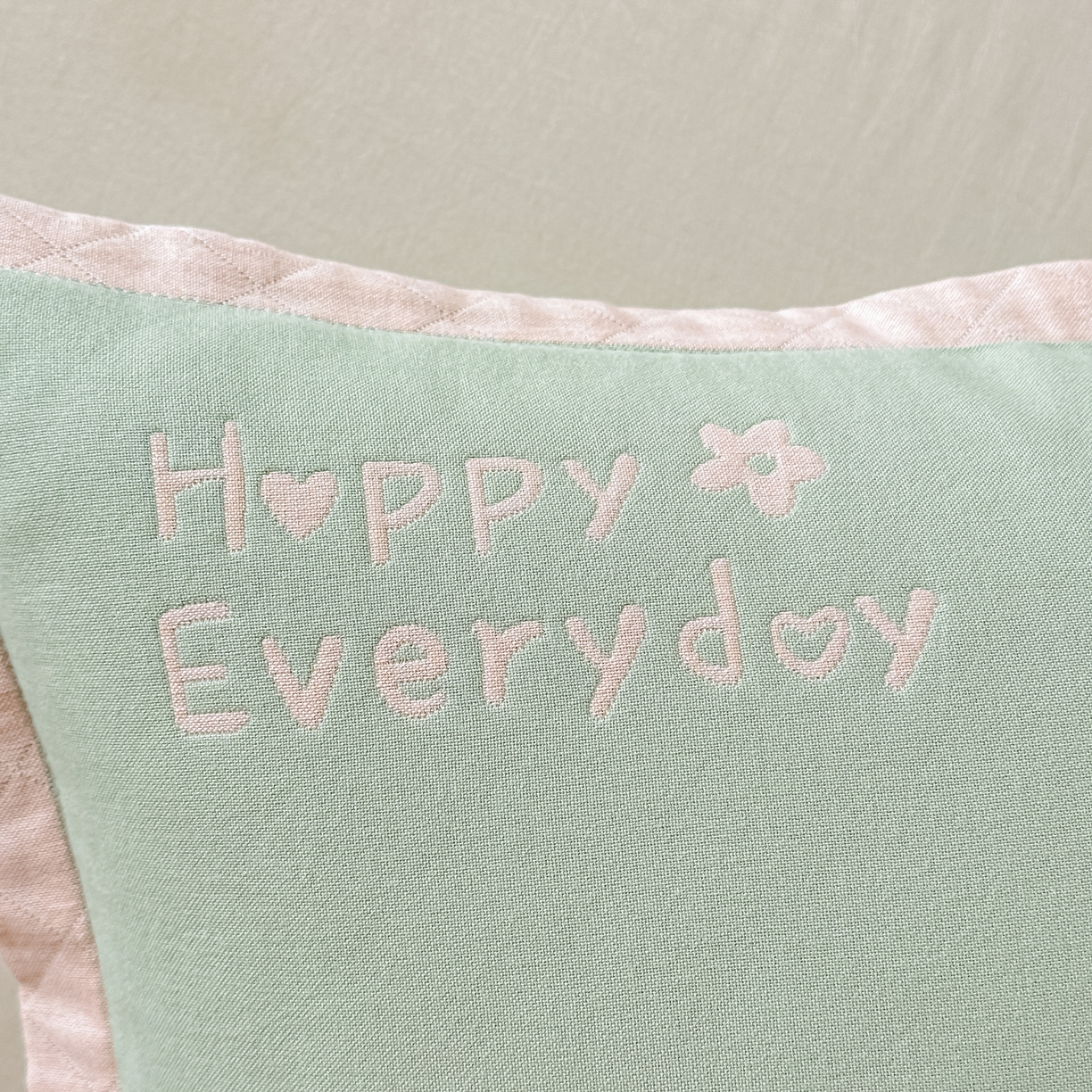 91家纺网 家纺一手货源 找家纺 沐瑟家纺 2025新款怡家枕套单品枕套枕套单件 元气满满-草绿