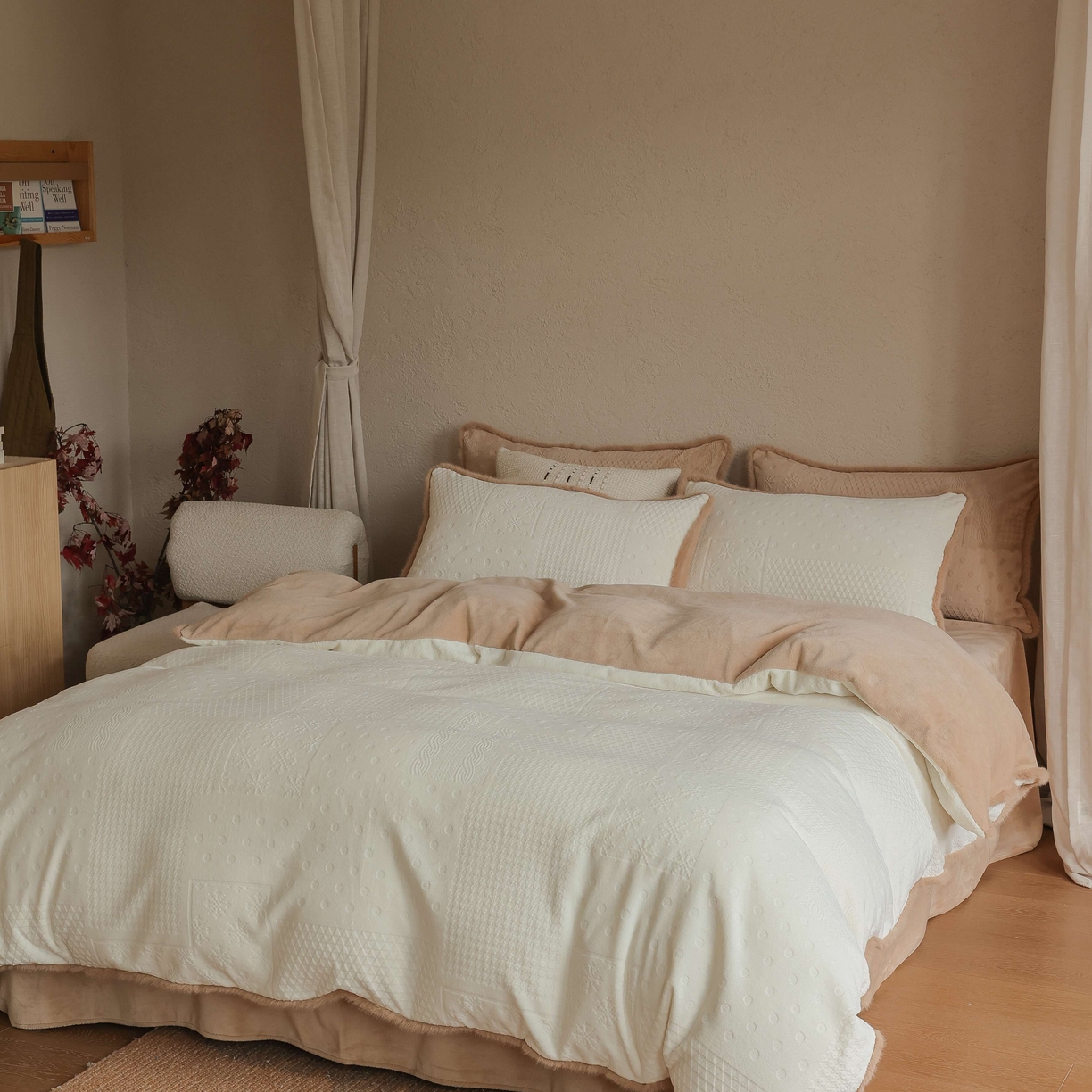 91家纺网 家纺一手货源 找家纺 （总）三味舒屋 2025新款简约毛边雕花牛奶绒四件套 雪屿织梦