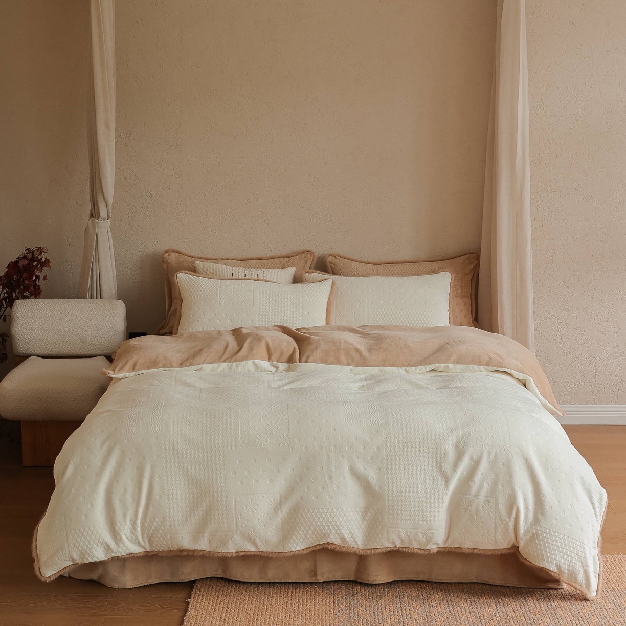 91家纺网 家纺一手货源 找家纺 （总）三味舒屋 2025新款简约毛边雕花牛奶绒四件套 雪屿织梦