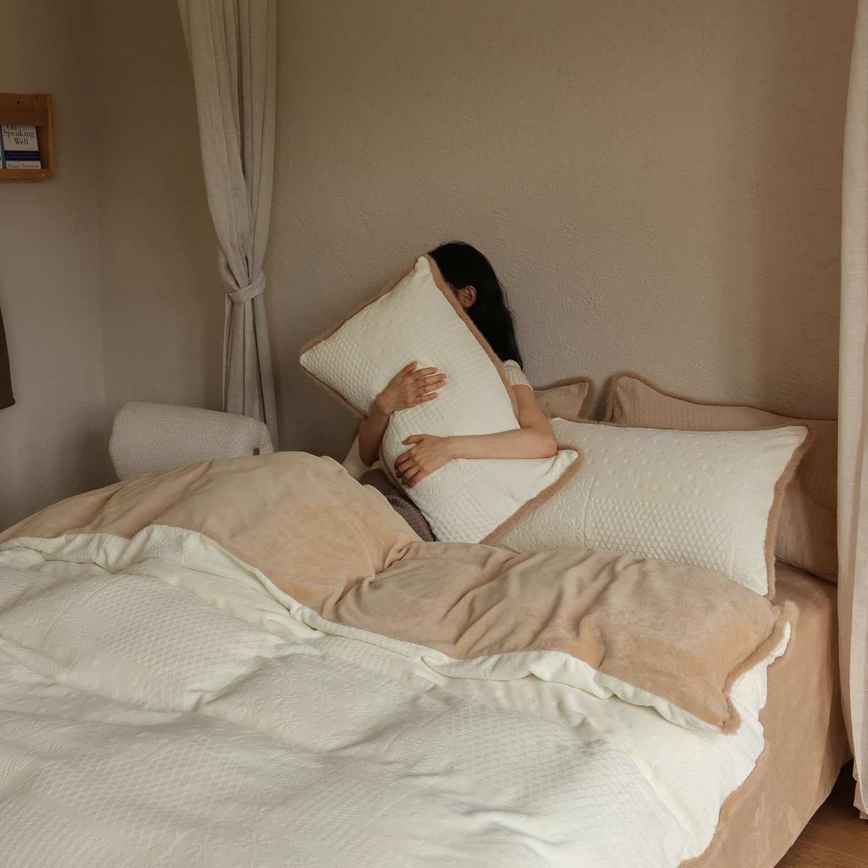 91家纺网 家纺一手货源 找家纺 （总）三味舒屋 2025新款简约毛边雕花牛奶绒四件套 雪屿织梦