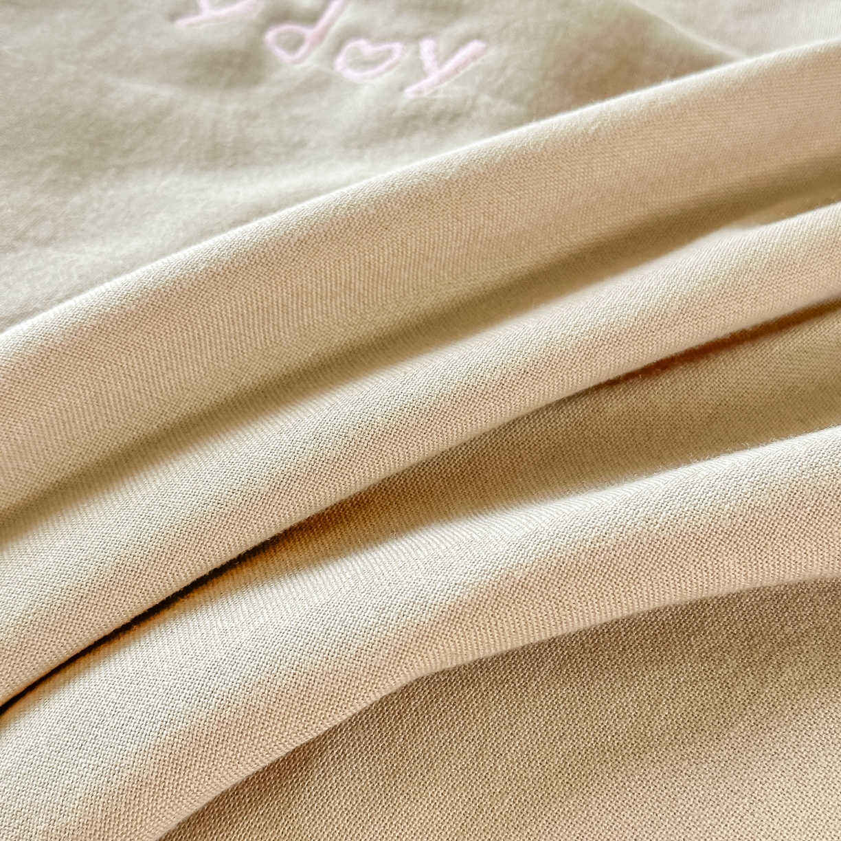 91家纺网 家纺一手货源 找家纺 沐瑟家纺 2025新款怡家枕套单品枕套枕套单件 元气满满-浅棕色