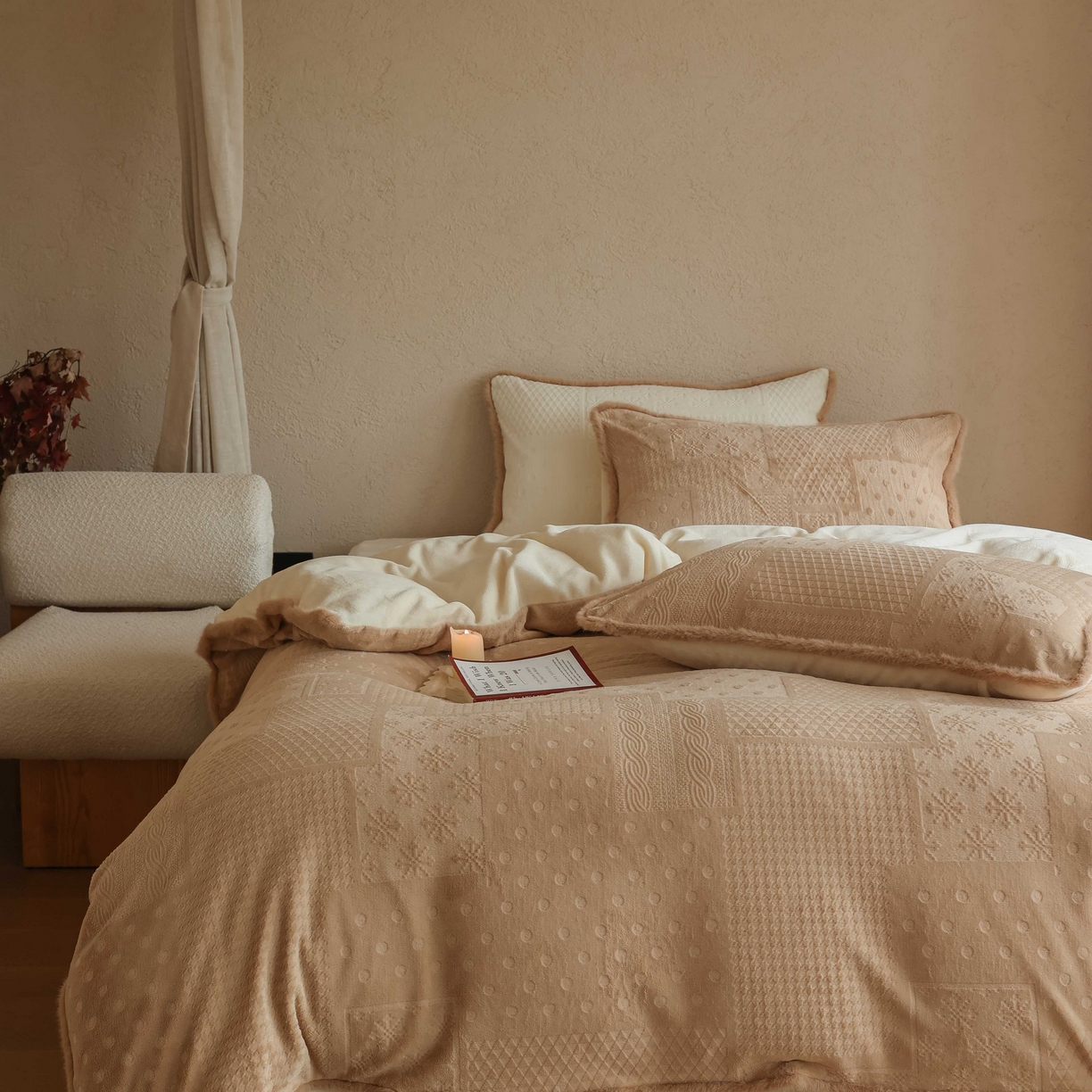 91家纺网 家纺一手货源 找家纺 （总）三味舒屋 2025新款简约毛边雕花牛奶绒四件套 雪屿织梦