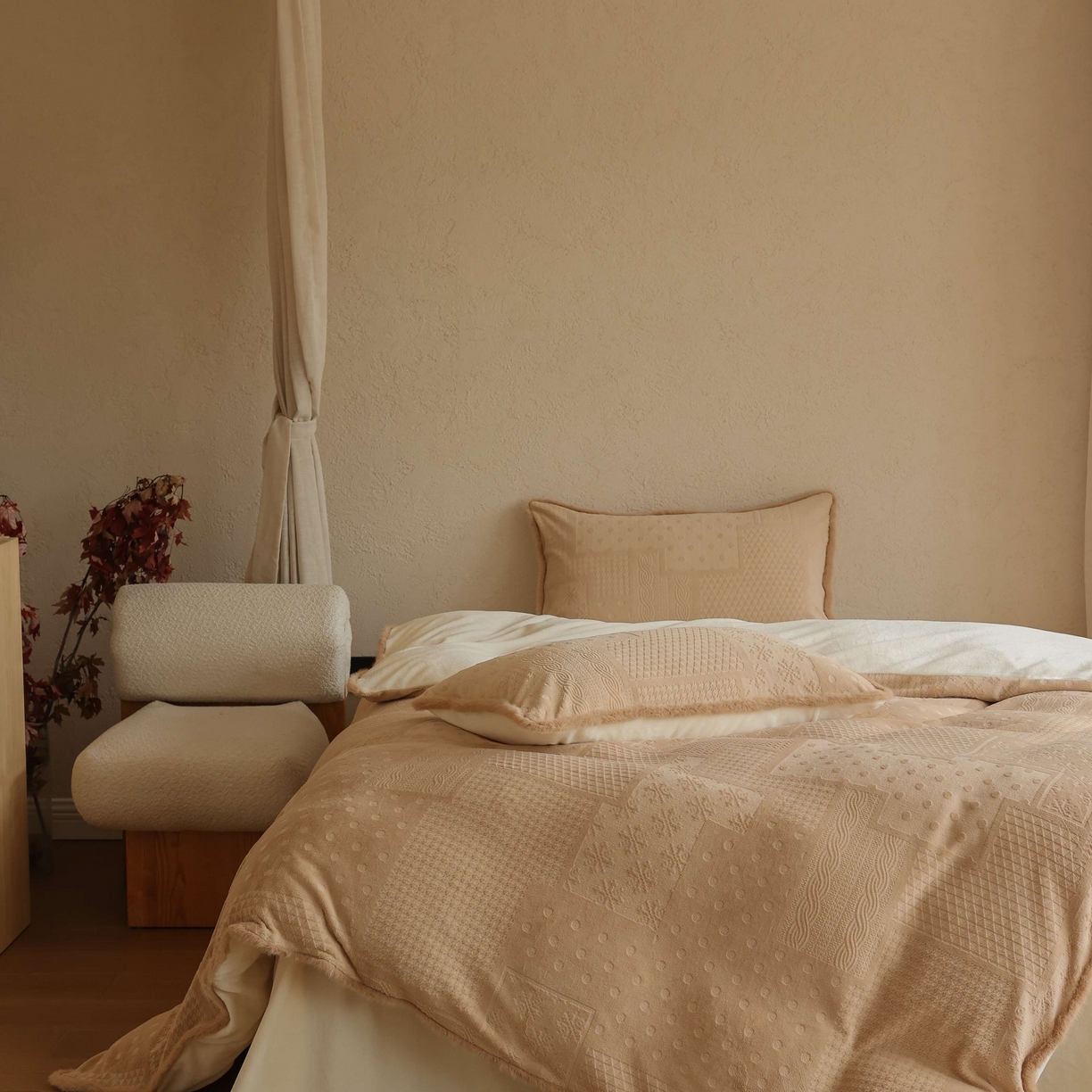 91家纺网 家纺一手货源 找家纺 三味舒屋 2025新款简约毛边雕花牛奶绒四件套 雪屿织梦 雪屿织梦-咖