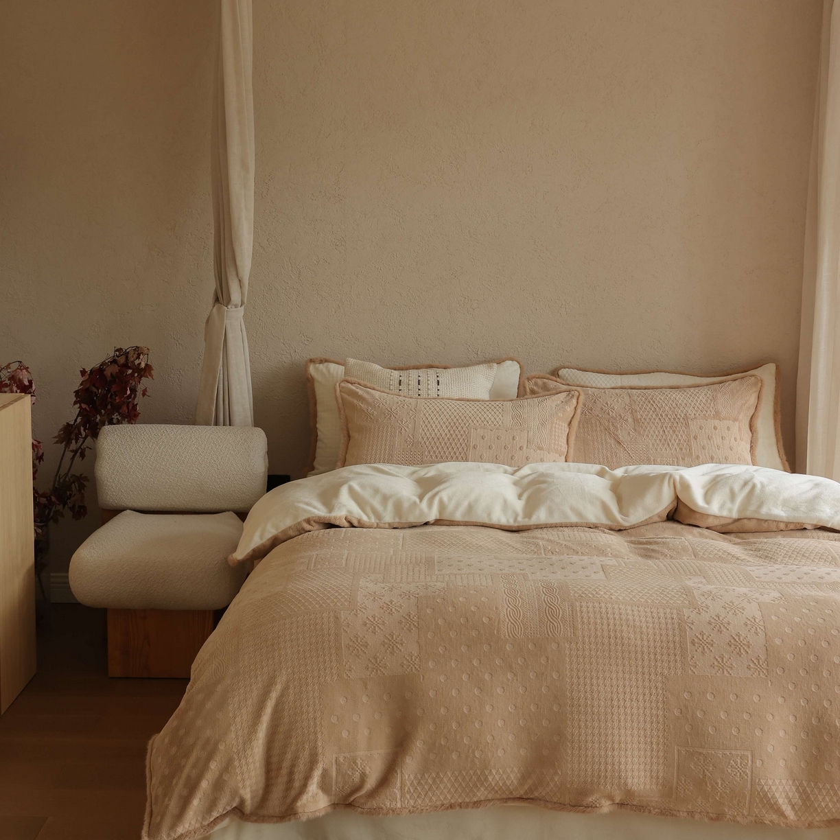 91家纺网 家纺一手货源 找家纺 三味舒屋 2025新款简约毛边雕花牛奶绒四件套 雪屿织梦 雪屿织梦-咖