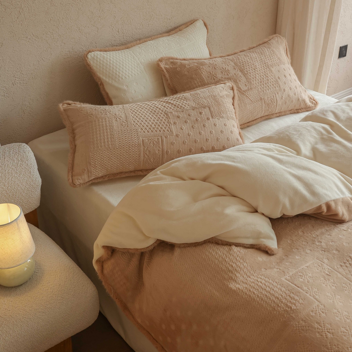 91家纺网 家纺一手货源 找家纺 三味舒屋 2025新款简约毛边雕花牛奶绒四件套 雪屿织梦 雪屿织梦-咖