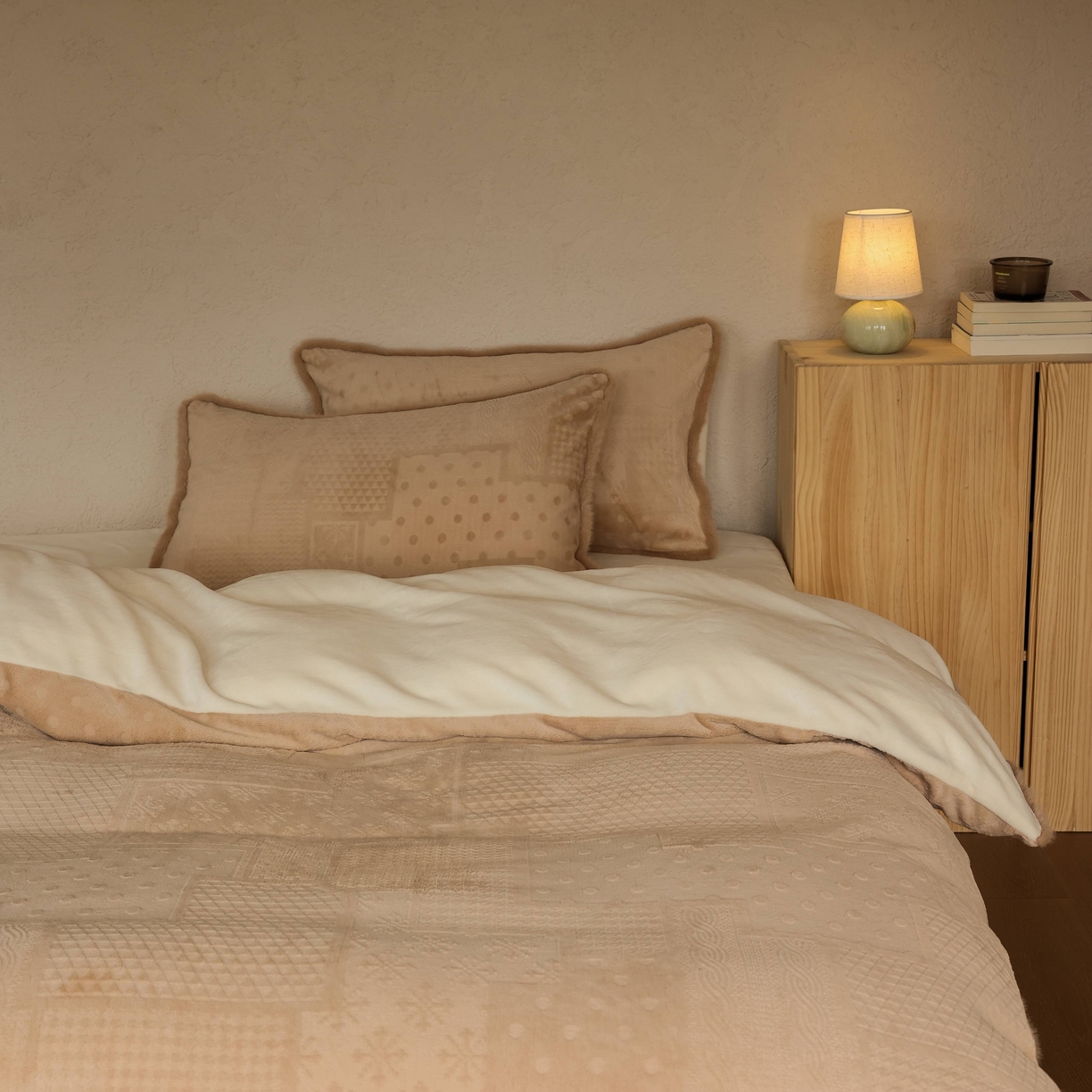 91家纺网 家纺一手货源 找家纺 三味舒屋 2025新款简约毛边雕花牛奶绒四件套 雪屿织梦 雪屿织梦-咖