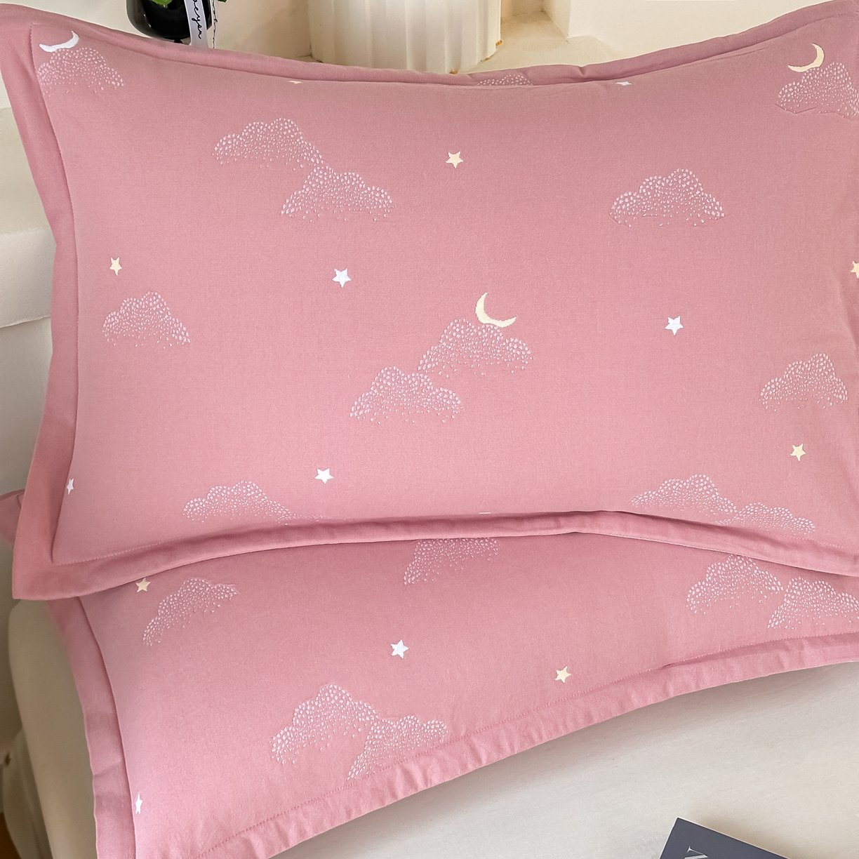 91家纺网 家纺一手货源 找家纺 沐瑟家纺 2025新款怡家枕套单品枕套枕套单件 云点-粉色