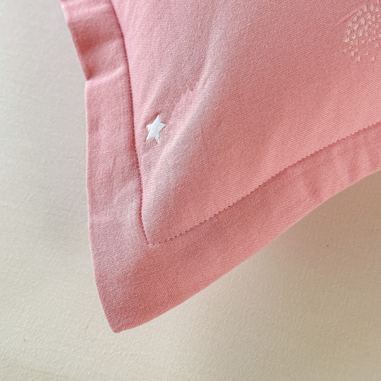 91家纺网 家纺一手货源 找家纺 沐瑟家纺 2025新款怡家枕套单品枕套枕套单件 云点-粉色