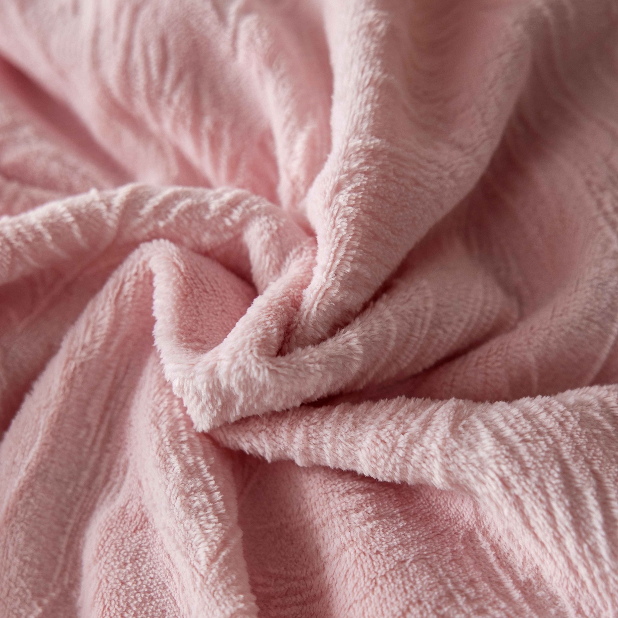 91家纺网 家纺一手货源 找家纺 三味舒屋 2025新款雕花牛奶绒毛边款四件套 绒羽浮光 绒羽浮光-粉