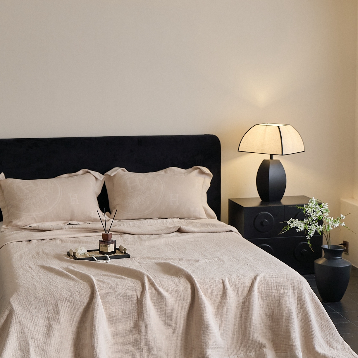 91家纺网 家纺一手货源 找家纺 沐瑟家纺 2025新款简约风多功能纱布盖毯纱布毯子毛巾被床盖沙发巾单毯枕巾枕套三件套 H本色