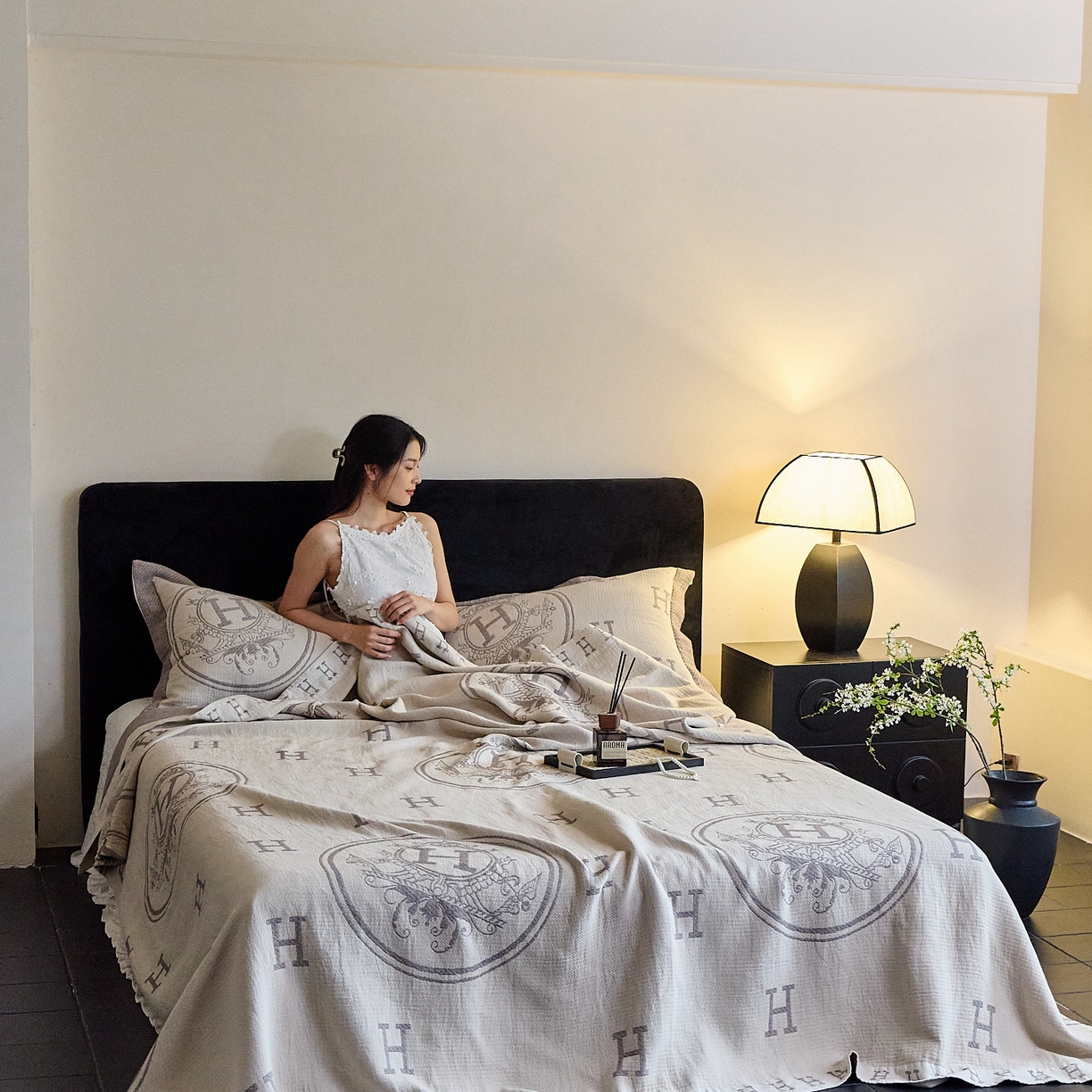 91家纺网 家纺一手货源 找家纺 沐瑟家纺 2025新款简约风多功能纱布盖毯纱布毯子毛巾被床盖沙发巾单毯枕巾枕套三件套 H咖色