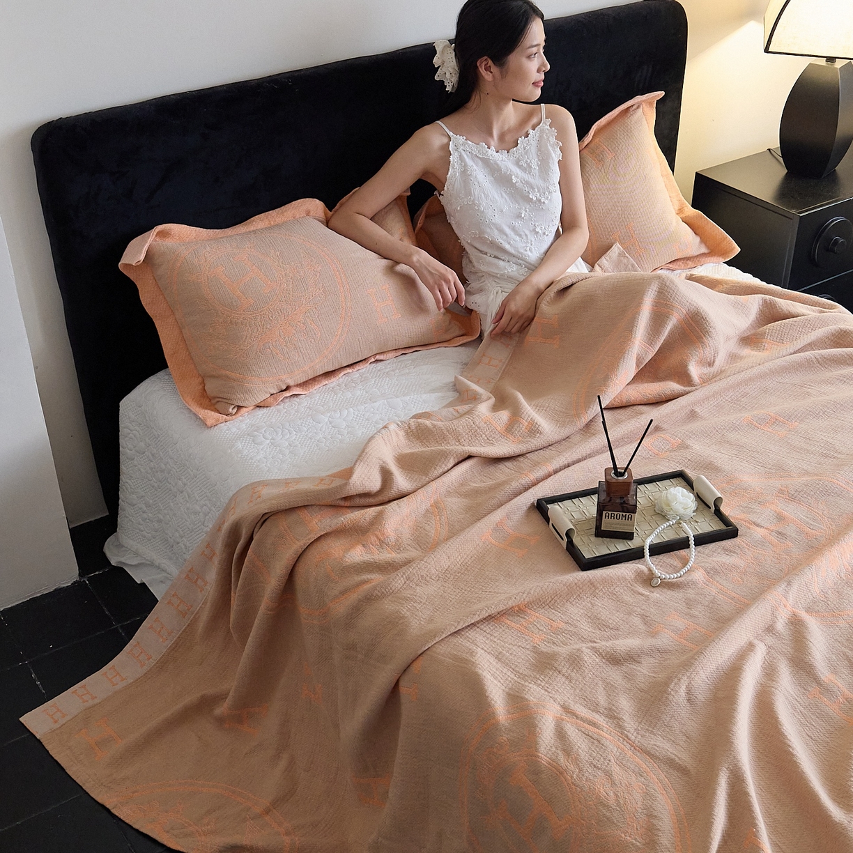 91家纺网 家纺一手货源 找家纺 沐瑟家纺 2025新款简约风多功能纱布盖毯纱布毯子毛巾被床盖沙发巾单毯枕巾枕套三件套 H橙色