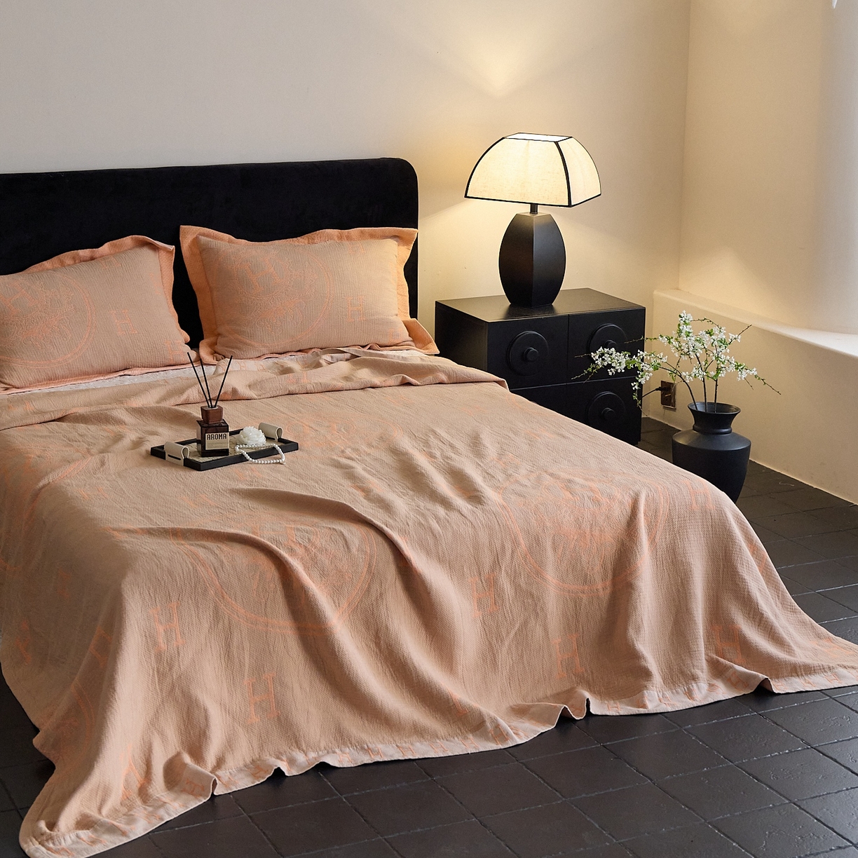 91家纺网 家纺一手货源 找家纺 沐瑟家纺 2025新款简约风多功能纱布盖毯纱布毯子毛巾被床盖沙发巾单毯枕巾枕套三件套 H橙色