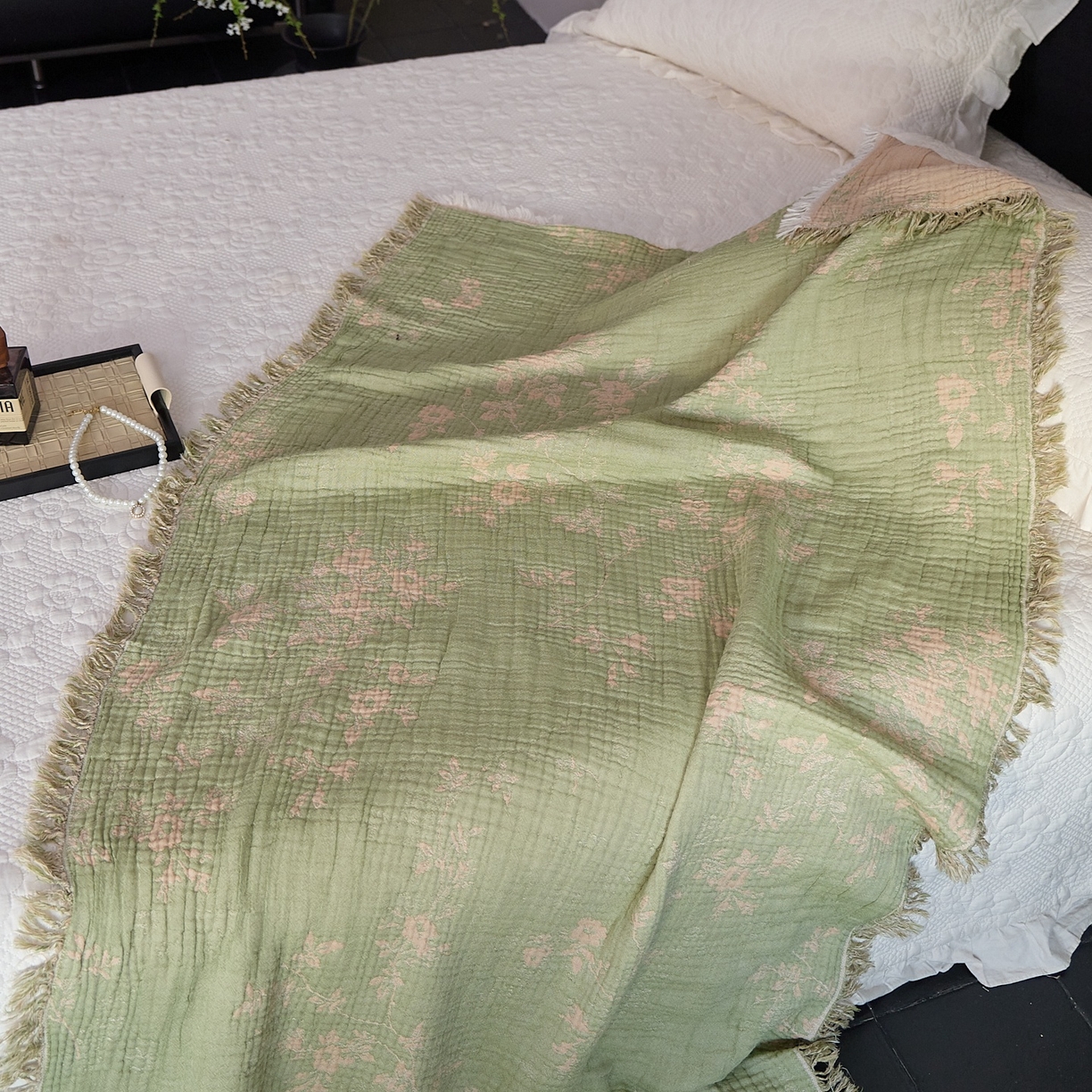 91家纺网 家纺一手货源 找家纺 沐瑟家纺 2025新款流苏披肩毯毛毯毯子 花湉-绿色