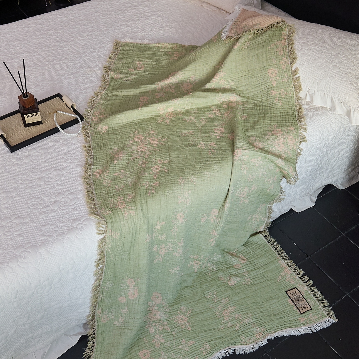 91家纺网 家纺一手货源 找家纺 沐瑟家纺 2025新款流苏披肩毯毛毯毯子 花湉-绿色