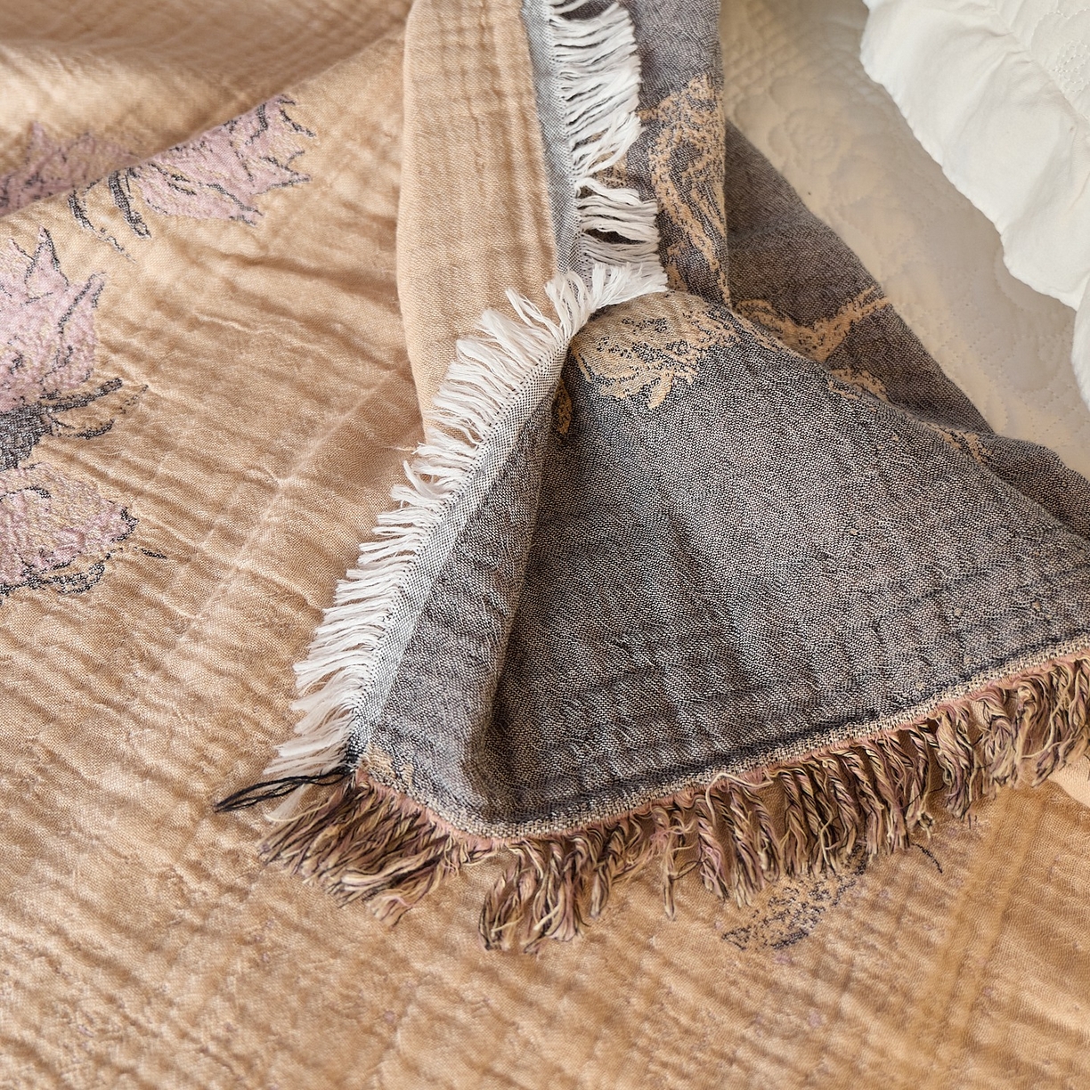 91家纺网 家纺一手货源 找家纺 沐瑟家纺 2025新款流苏披肩毯毛毯毯子 沅蔓