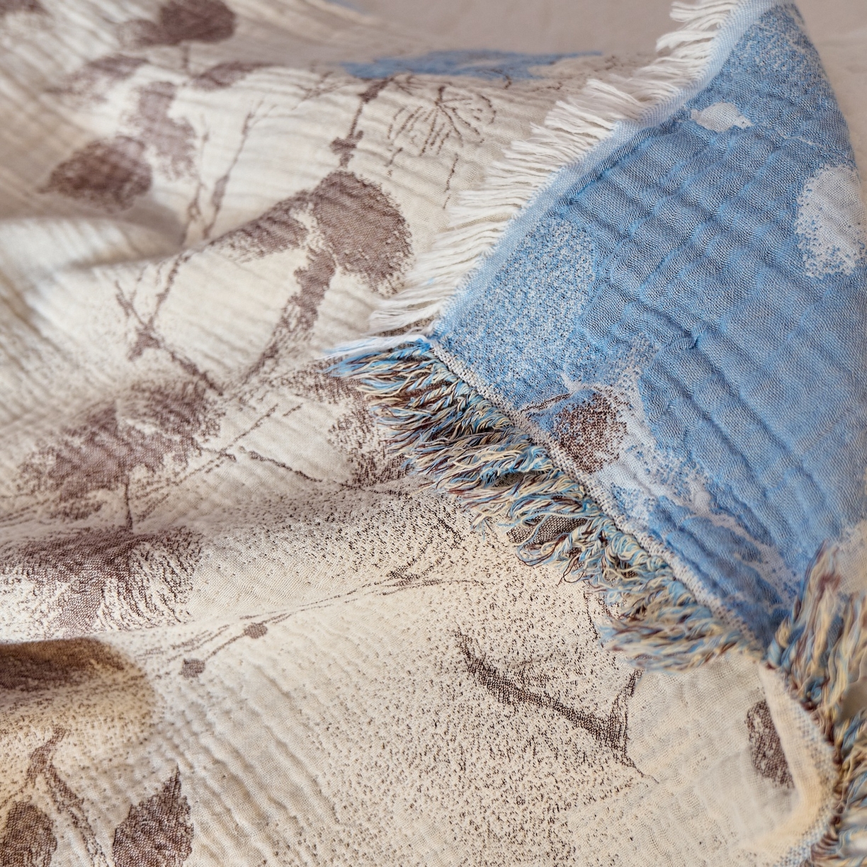 91家纺网 家纺一手货源 找家纺 沐瑟家纺 2025新款流苏披肩毯毛毯毯子 枝蘭