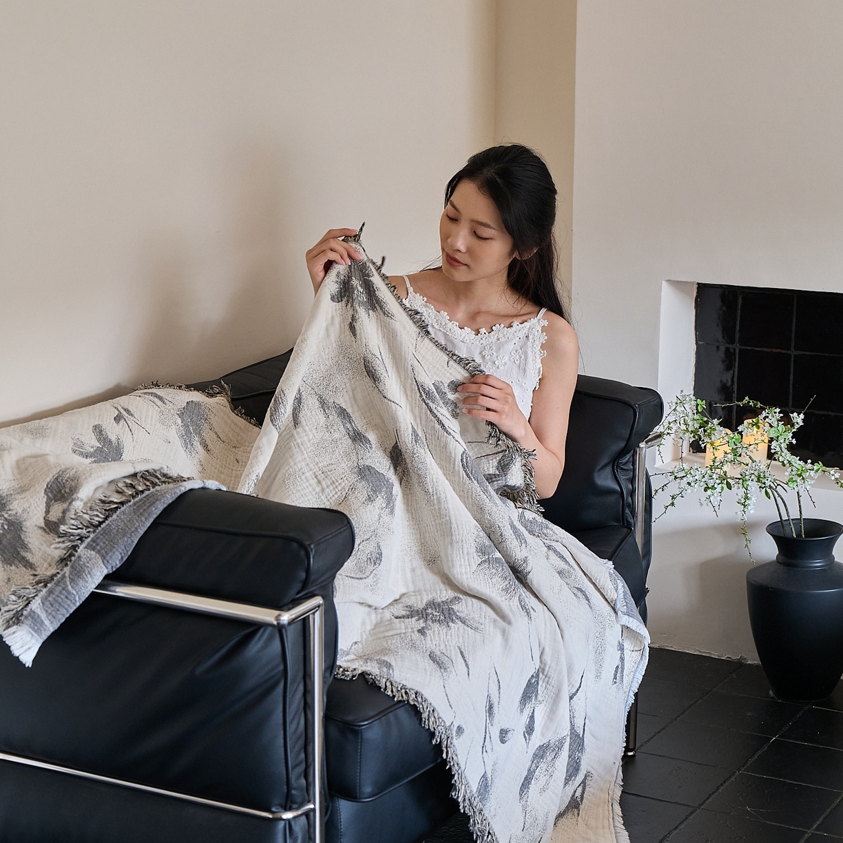 91家纺网 家纺一手货源 找家纺 沐瑟家纺 2025新款流苏披肩毯毛毯毯子 水墨花