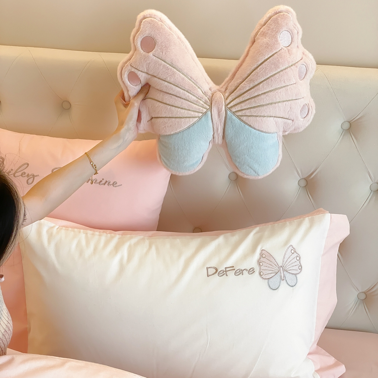 91家纺网 家纺一手货源 找家纺 曼布缇 2025新款加厚全棉纯棉磨毛绣花四件套-艾薇 艾薇-粉