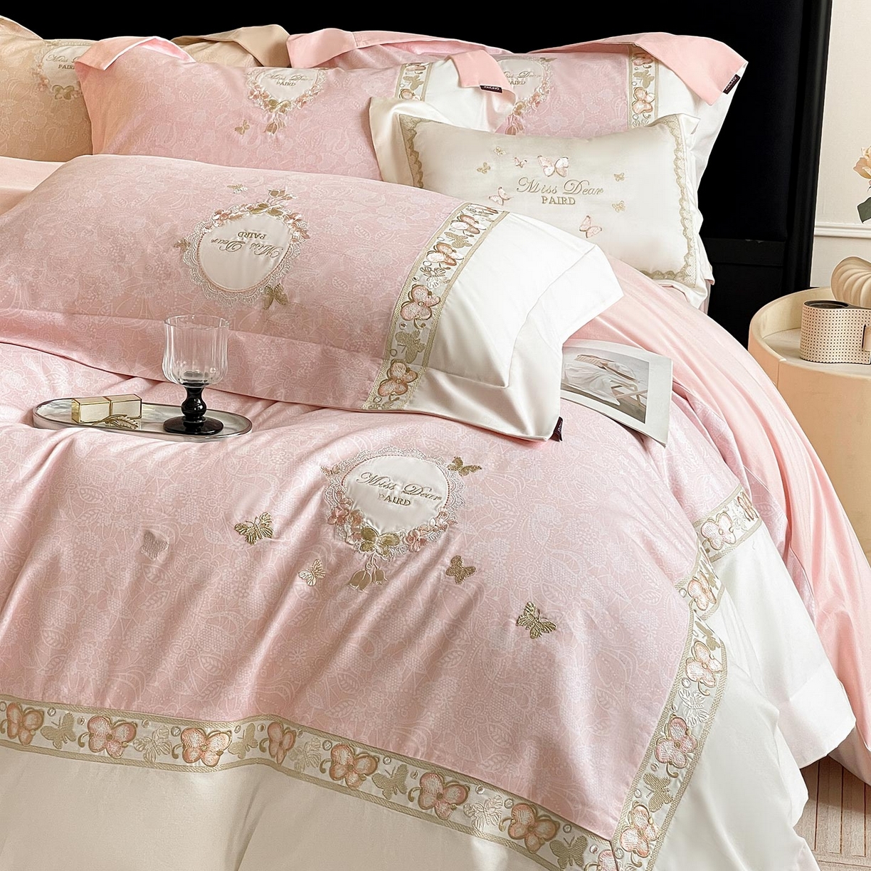 91家纺网 家纺一手货源 找家纺 （总）爱妮菲家纺 2025新款轻奢风A类加厚全棉磨毛四件套纯棉重工刺绣保暖被套床单高级感床笠冬季床