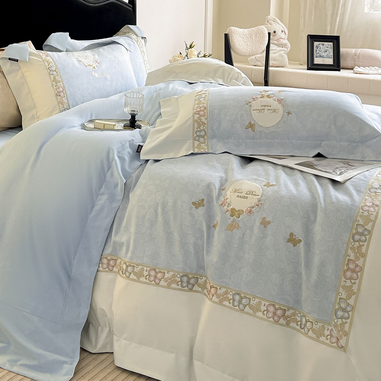 91家纺网 家纺一手货源 找家纺  2025新款轻奢风A类加厚全棉磨毛四件套纯棉重工刺绣保暖被套床单高级感床笠冬季床 罗薇-慕蓝