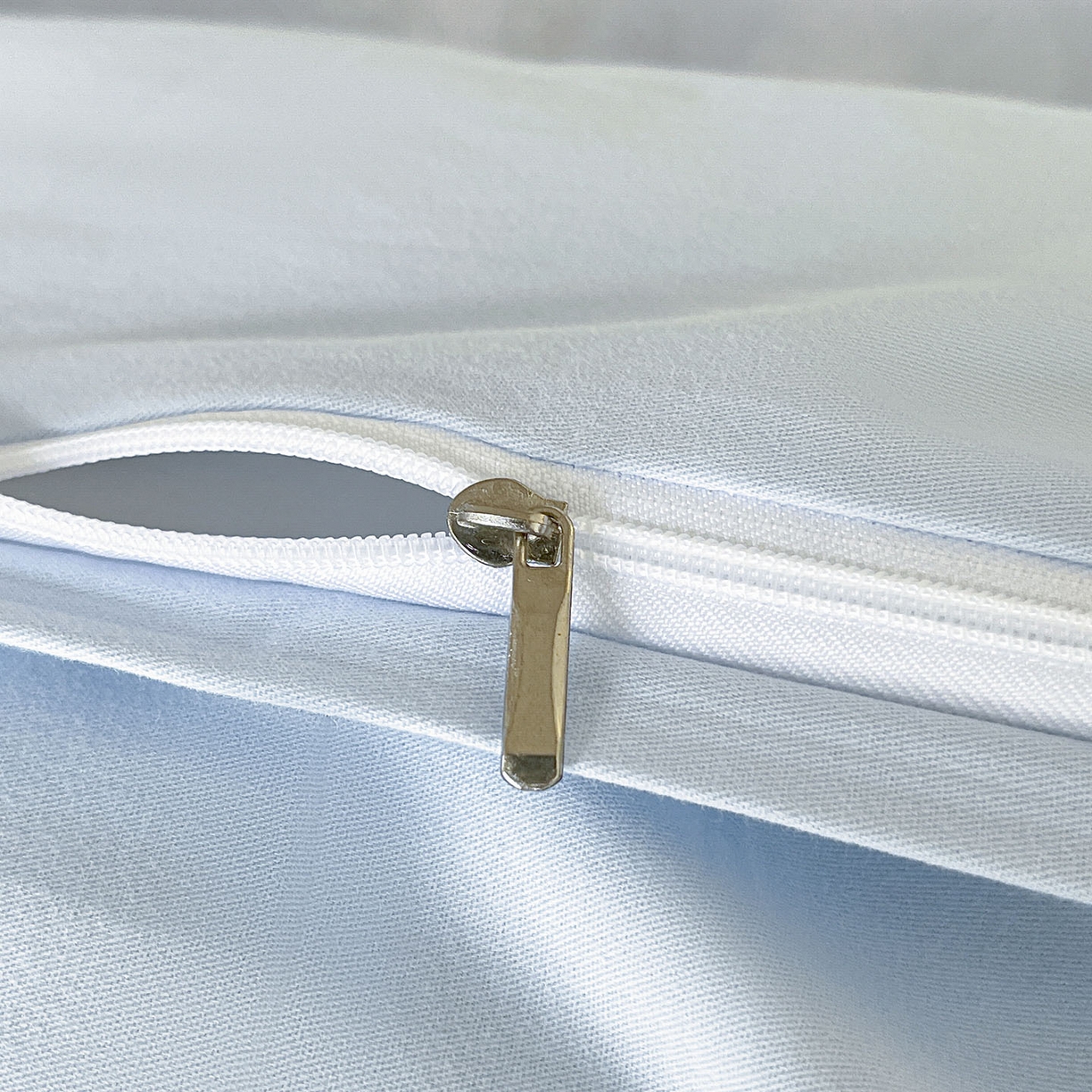 91家纺网 家纺一手货源 找家纺  2025新款轻奢风A类加厚全棉磨毛四件套纯棉重工刺绣保暖被套床单高级感床笠冬季床 罗薇-慕蓝