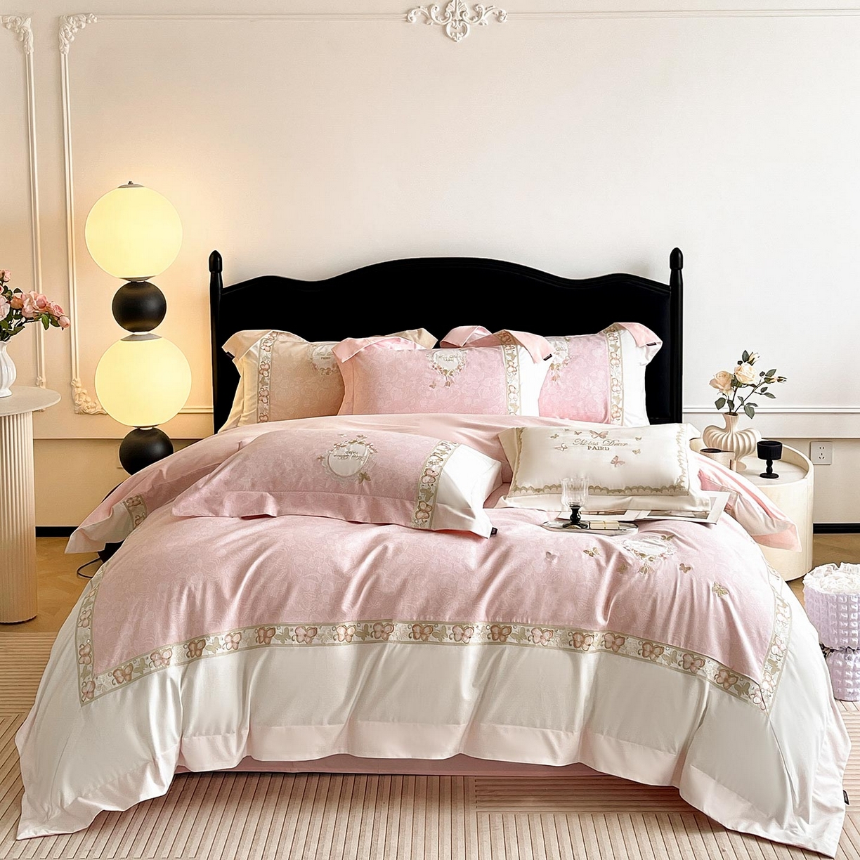 91家纺网 家纺一手货源 找家纺  2025新款轻奢风A类加厚全棉磨毛四件套纯棉重工刺绣保暖被套床单高级感床笠冬季床 罗薇-颜粉