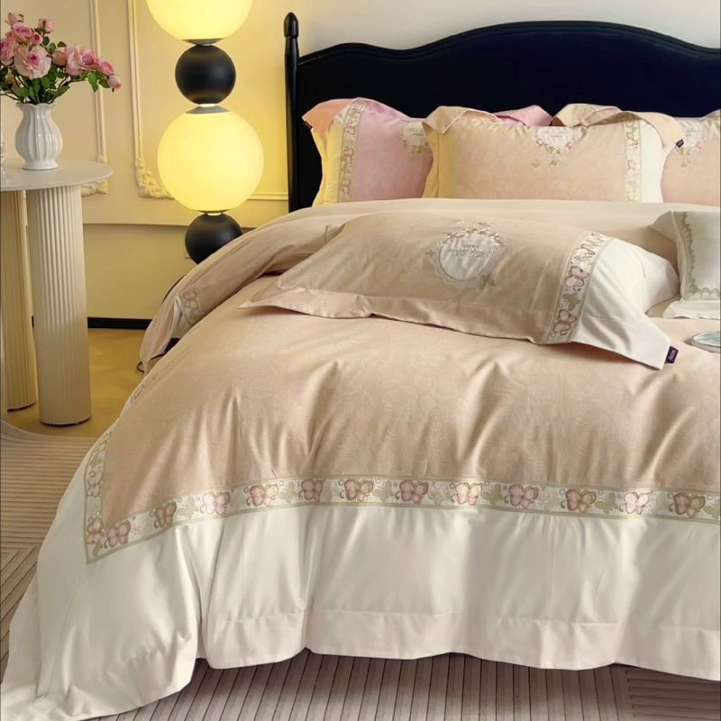 91家纺网 家纺一手货源 找家纺  2025新款轻奢风A类加厚全棉磨毛四件套纯棉重工刺绣保暖被套床单高级感床笠冬季床 罗薇-暖棕