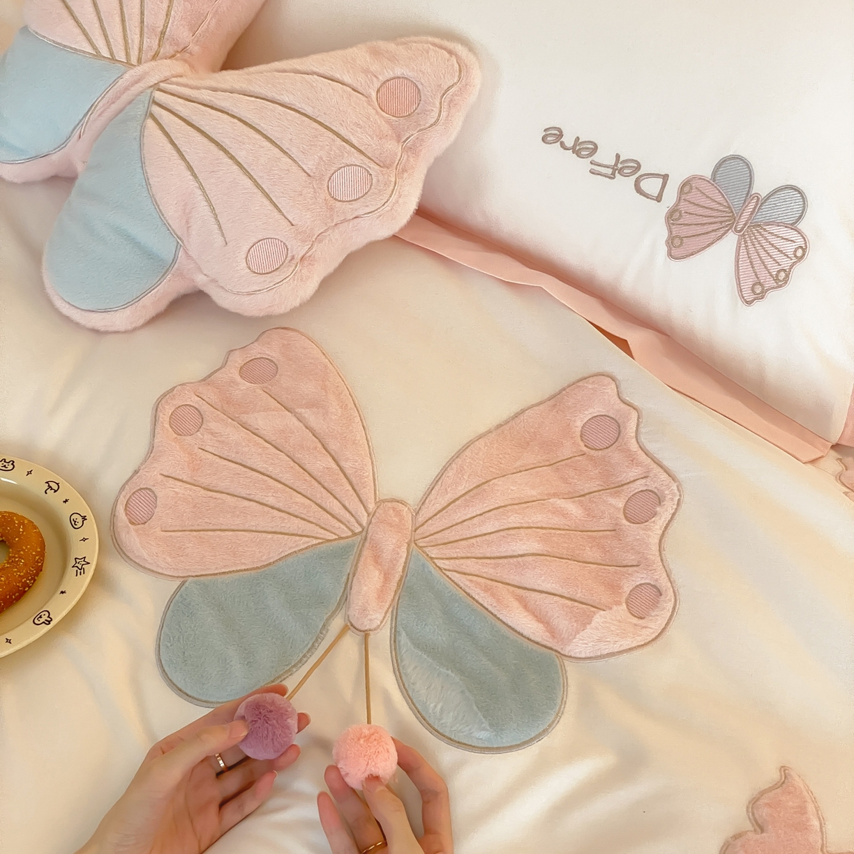 91家纺网 家纺一手货源 找家纺 （总）曼布缇 2025新款加厚全棉纯棉磨毛绣花四件套-艾薇（会员减20 券后358元起）