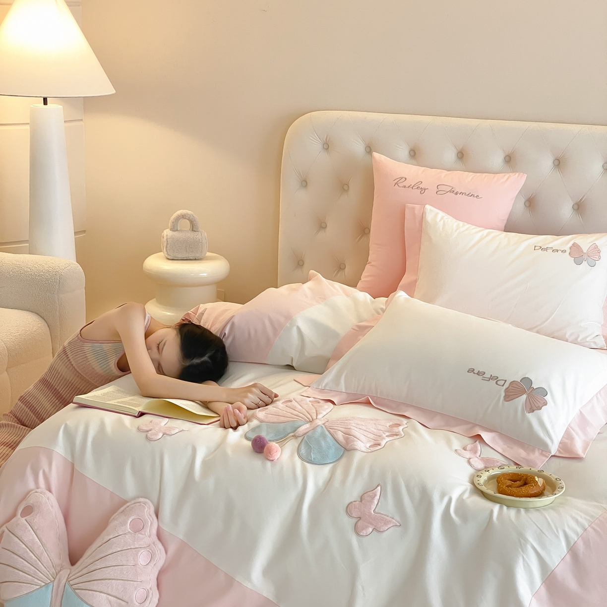 91家纺网 家纺一手货源 找家纺 （总）曼布缇 2025新款加厚全棉纯棉磨毛绣花四件套-艾薇（会员减20 券后358元起）