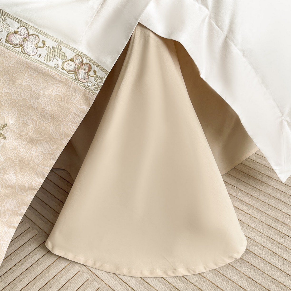 91家纺网 家纺一手货源 找家纺 （总）乔利卡沃 2025新款轻奢风A类加厚全棉磨毛四件套纯棉重工刺绣保暖被套床单高级感床笠冬季床