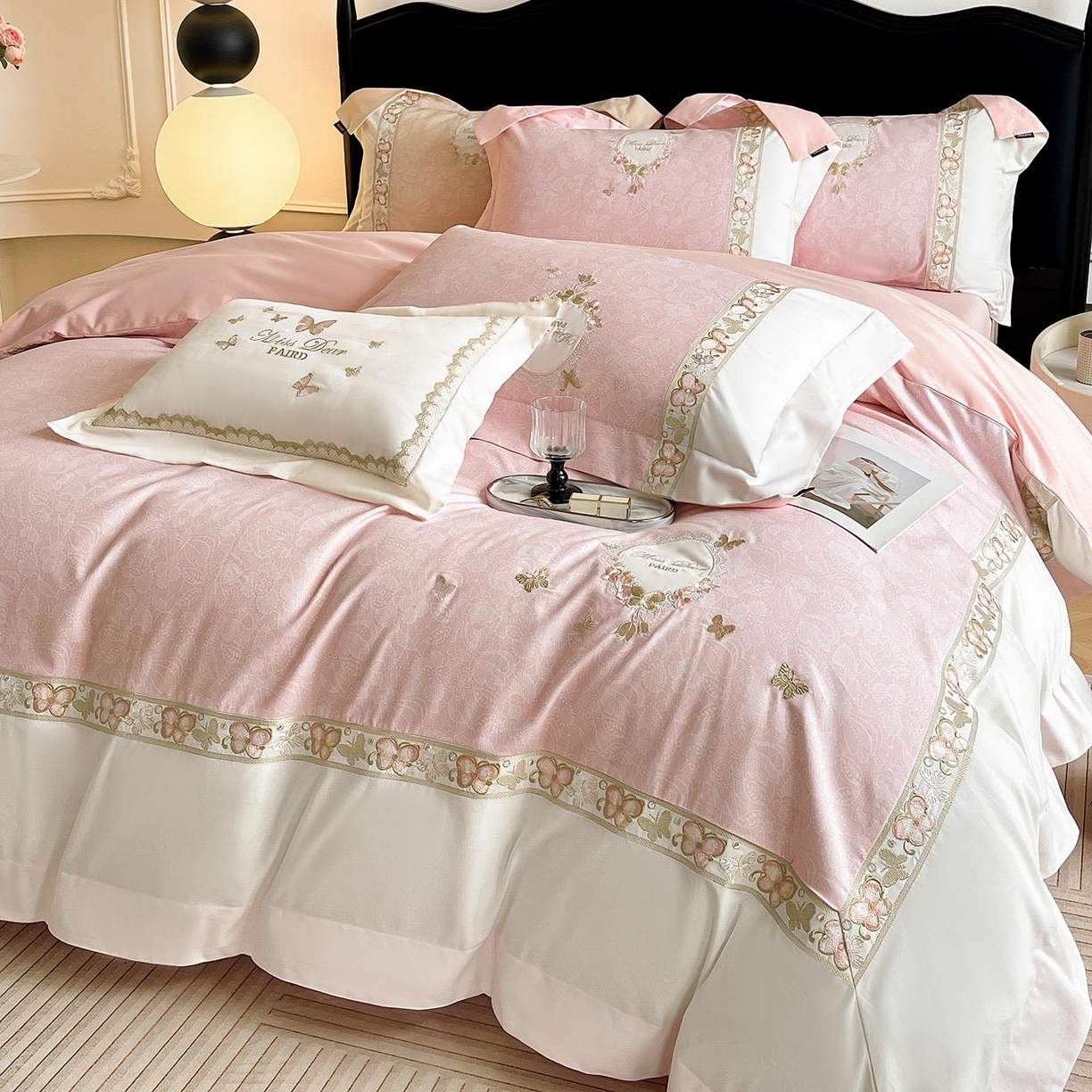 91家纺网 家纺一手货源 找家纺  2025新款轻奢风A类加厚全棉磨毛四件套纯棉重工刺绣保暖被套床单高级感床笠冬季床 罗薇-颜粉