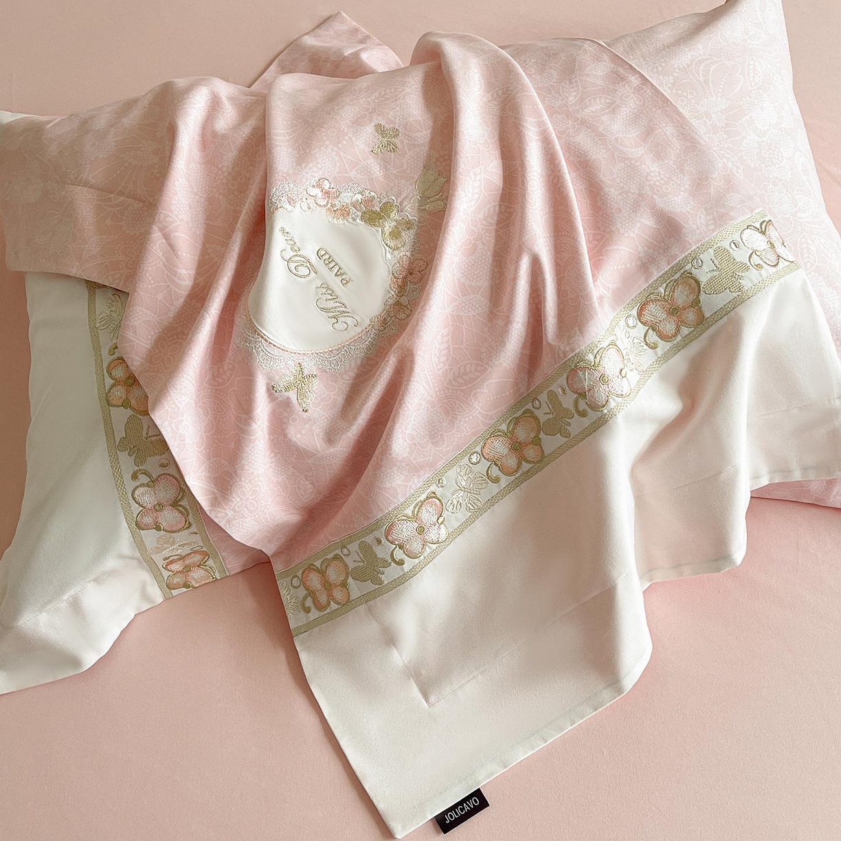 91家纺网 家纺一手货源 找家纺  2025新款轻奢风A类加厚全棉磨毛四件套纯棉重工刺绣保暖被套床单高级感床笠冬季床 罗薇-颜粉