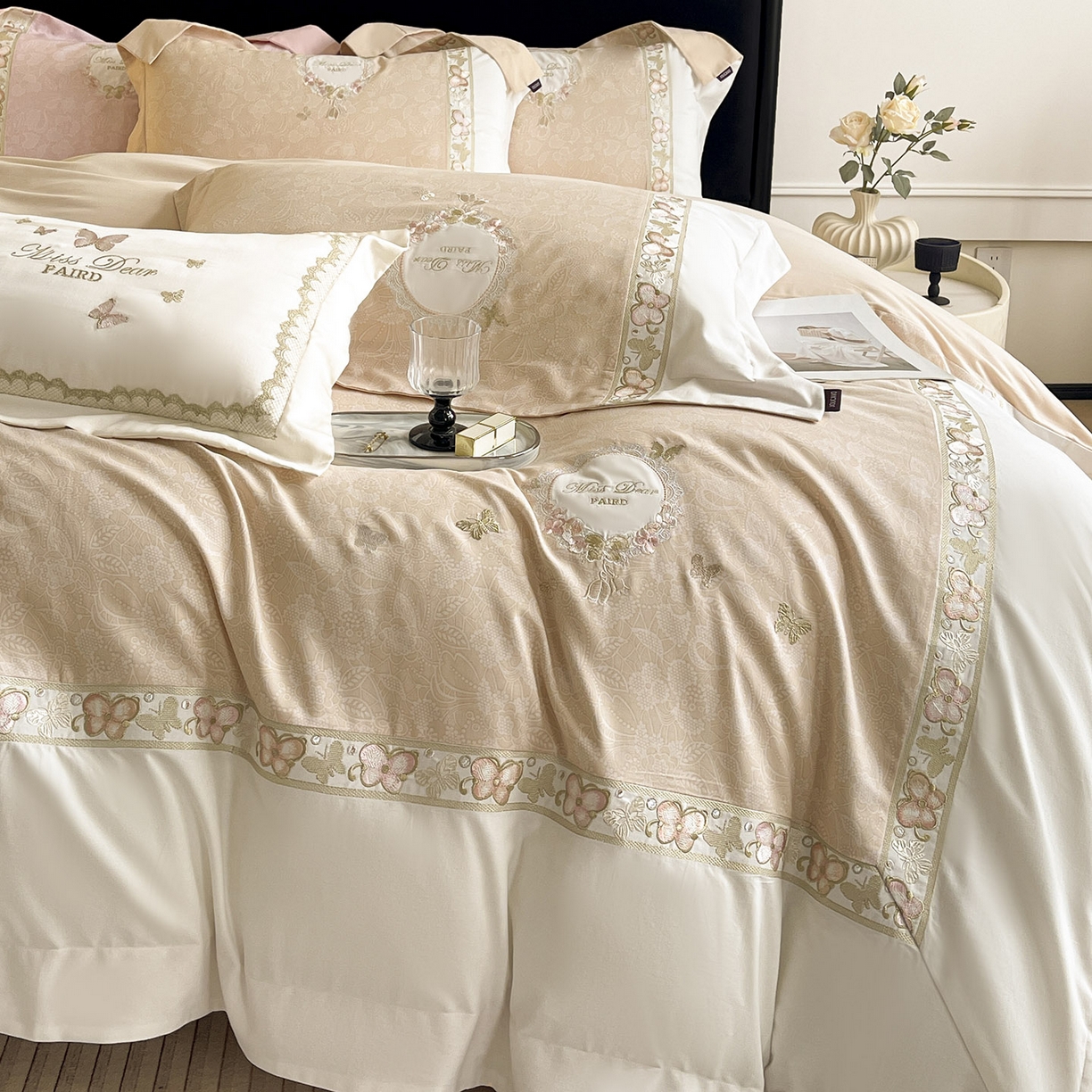 91家纺网 家纺一手货源 找家纺  2025新款轻奢风A类加厚全棉磨毛四件套纯棉重工刺绣保暖被套床单高级感床笠冬季床 罗薇-暖棕