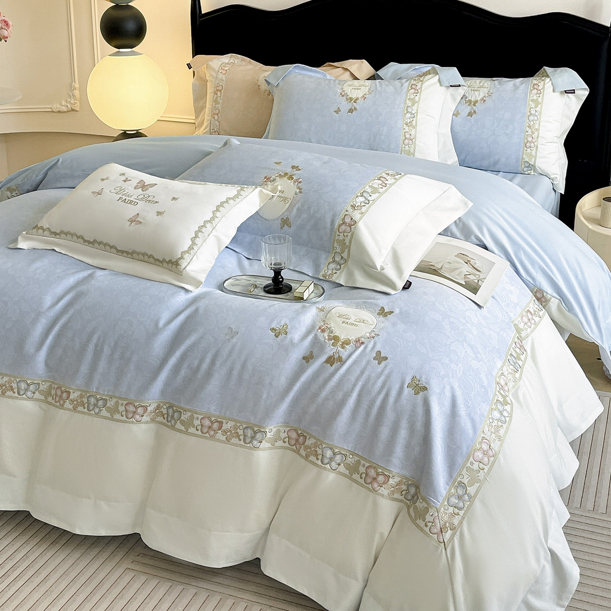 91家纺网 家纺一手货源 找家纺  2025新款轻奢风A类加厚全棉磨毛四件套纯棉重工刺绣保暖被套床单高级感床笠冬季床 罗薇-慕蓝