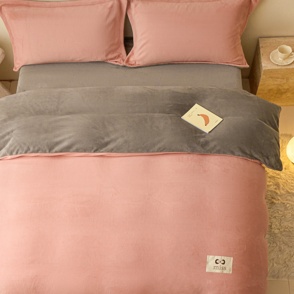 91家纺网 家纺一手货源 找家纺 （总）鑫琪莱家纺 2025新款高克重牛奶绒双拼四件套