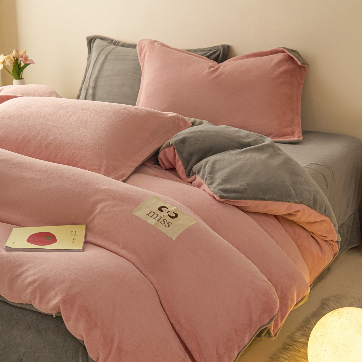 91家纺网 家纺一手货源 找家纺 （总）鑫琪莱家纺 2025新款高克重牛奶绒双拼四件套