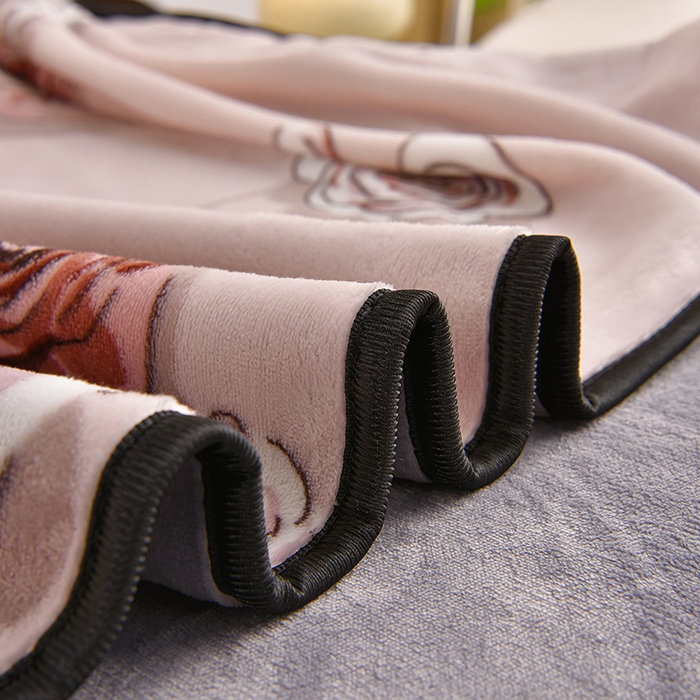 91家纺网 家纺一手货源 找家纺 佳一 2025新款高克重8-9斤 印花牛奶绒四件套 爱丽丝