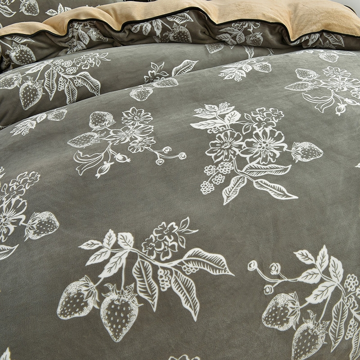 91家纺网 家纺一手货源 找家纺 佳一 2025新款高克重8-9斤 印花牛奶绒四件套 里物