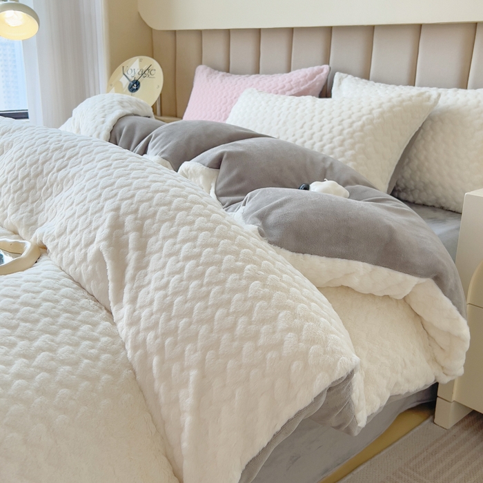 91家纺网 家纺一手货源 找家纺 （总）印季家纺 2025新款爱心款压花兔毛绒四件套