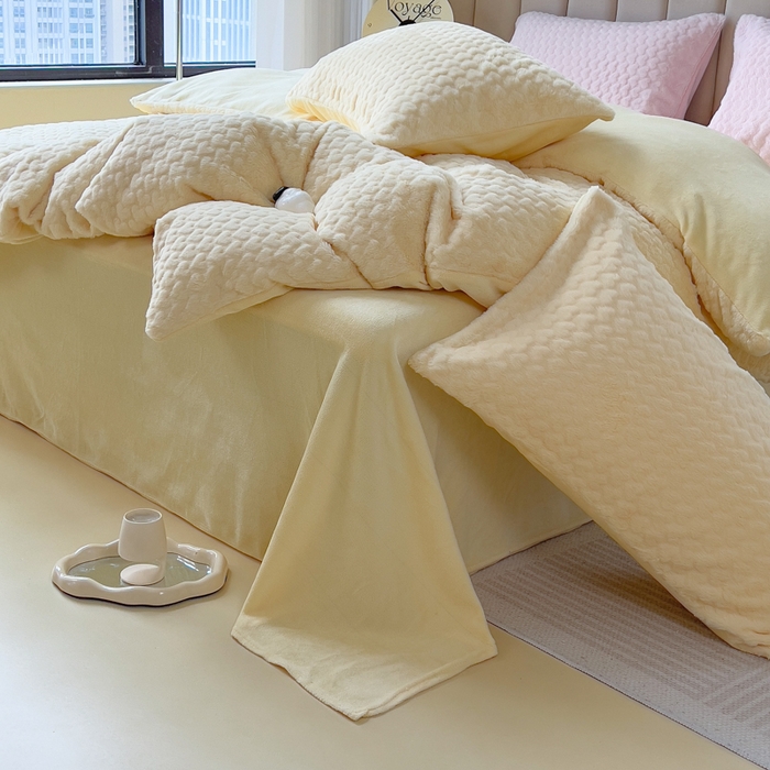 91家纺网 家纺一手货源 找家纺 （总）印季家纺 2025新款爱心款压花兔毛绒四件套