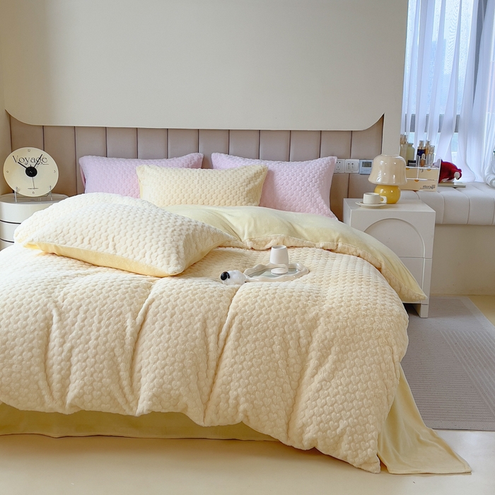 91家纺网 家纺一手货源 找家纺 （总）印季家纺 2025新款爱心款压花兔毛绒四件套