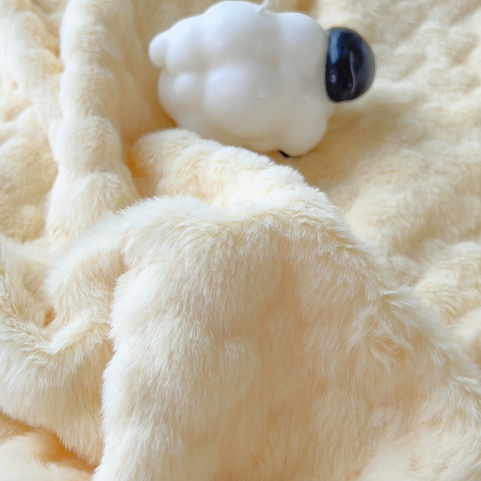 91家纺网 家纺一手货源 找家纺 （总）印季家纺 2025新款爱心款压花兔毛绒四件套