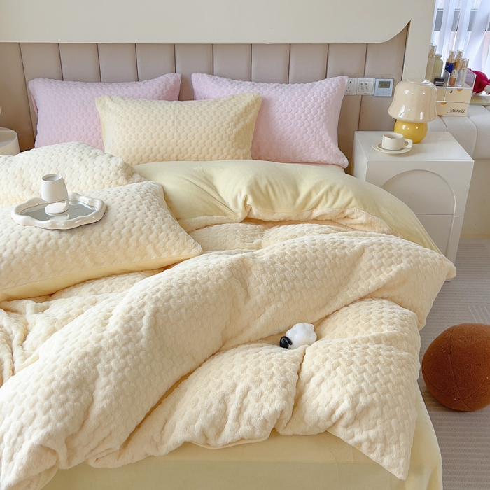 91家纺网 家纺一手货源 找家纺 （总）印季家纺 2025新款爱心款压花兔毛绒四件套