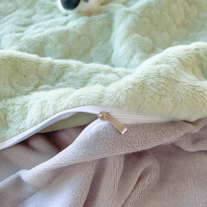 91家纺网 家纺一手货源 找家纺 印季家纺 2025新款爱心款压花兔毛绒四件套 水绿-灰