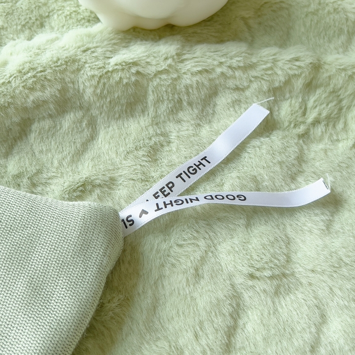 91家纺网 家纺一手货源 找家纺 印季家纺 2025新款爱心款压花兔毛绒四件套 水绿