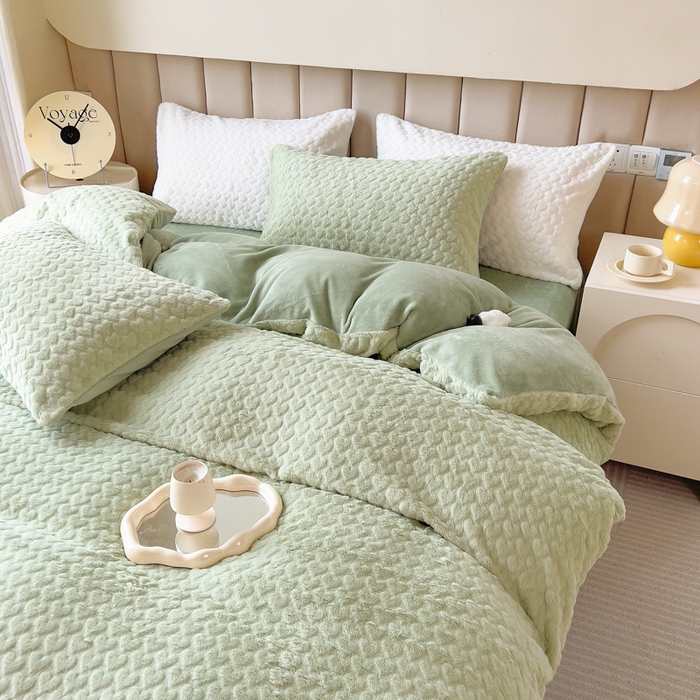 91家纺网 家纺一手货源 找家纺 印季家纺 2025新款爱心款压花兔毛绒四件套 水绿