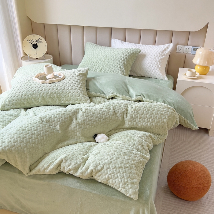 91家纺网 家纺一手货源 找家纺 印季家纺 2025新款爱心款压花兔毛绒四件套 水绿