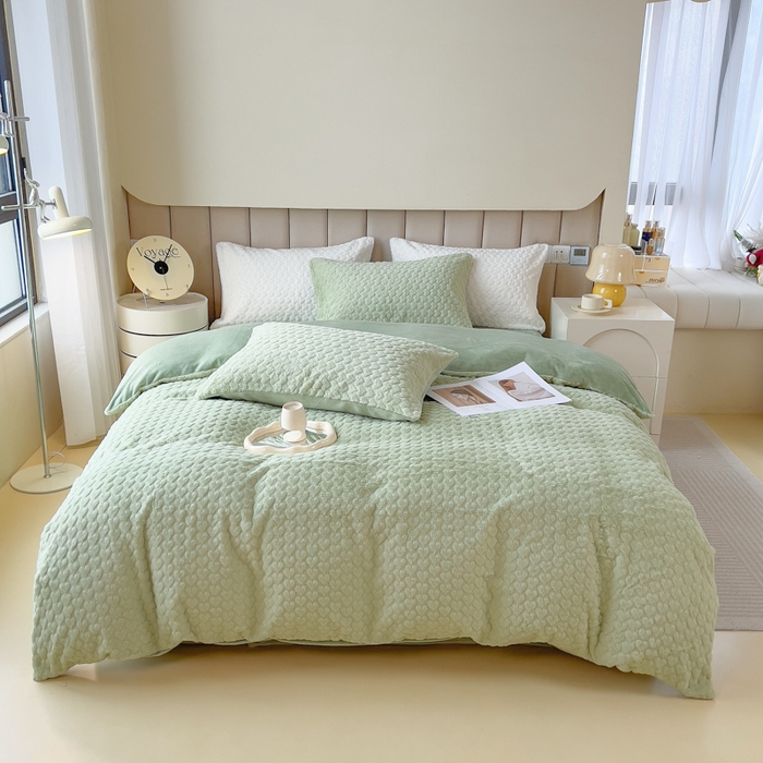 91家纺网 家纺一手货源 找家纺 印季家纺 2025新款爱心款压花兔毛绒四件套 水绿