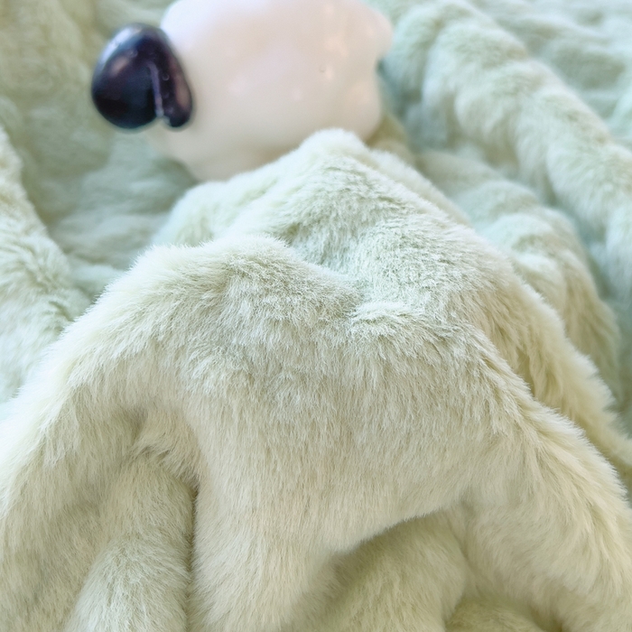 91家纺网 家纺一手货源 找家纺 印季家纺 2025新款爱心款压花兔毛绒四件套 水绿-灰